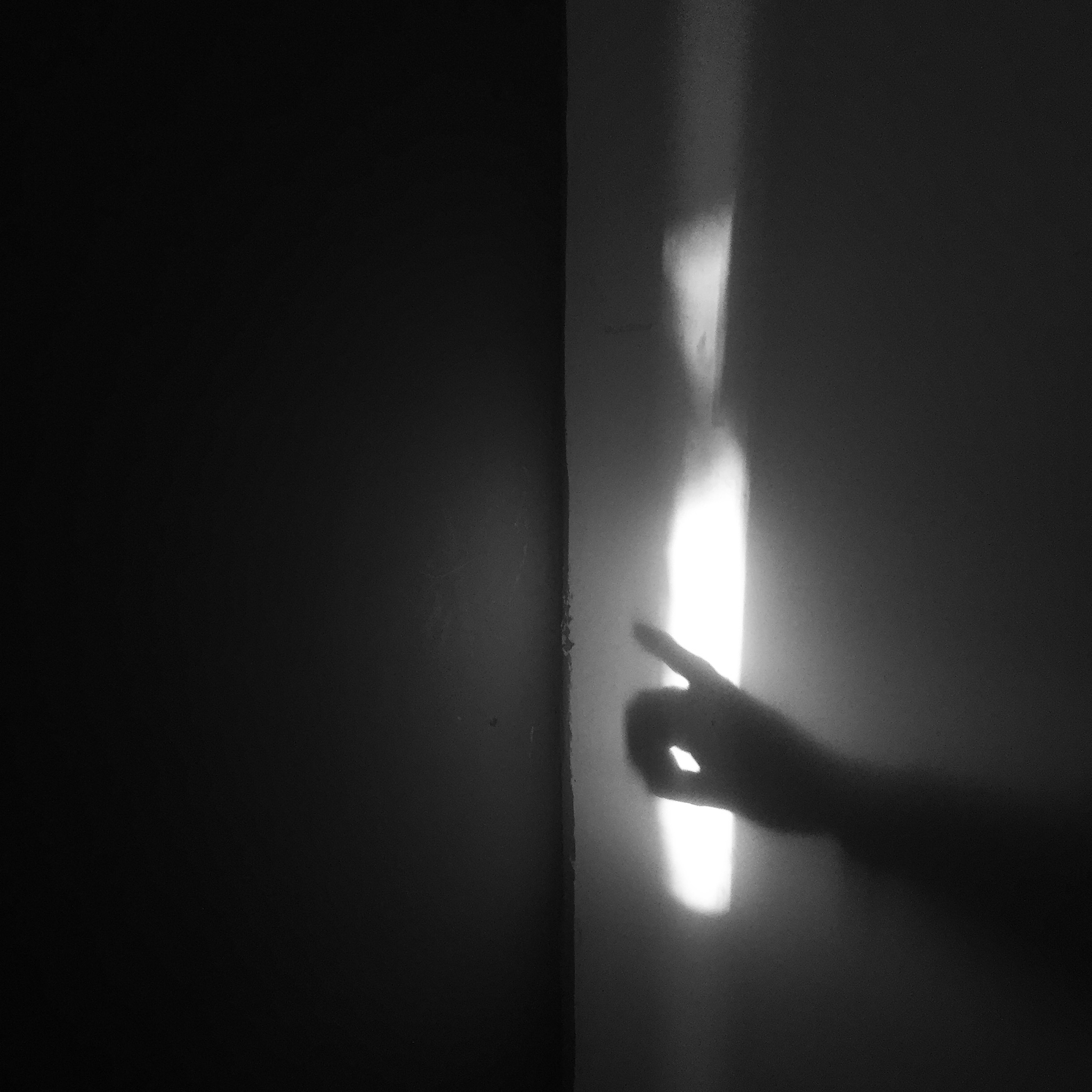 给我写一篇关于黑色的文章