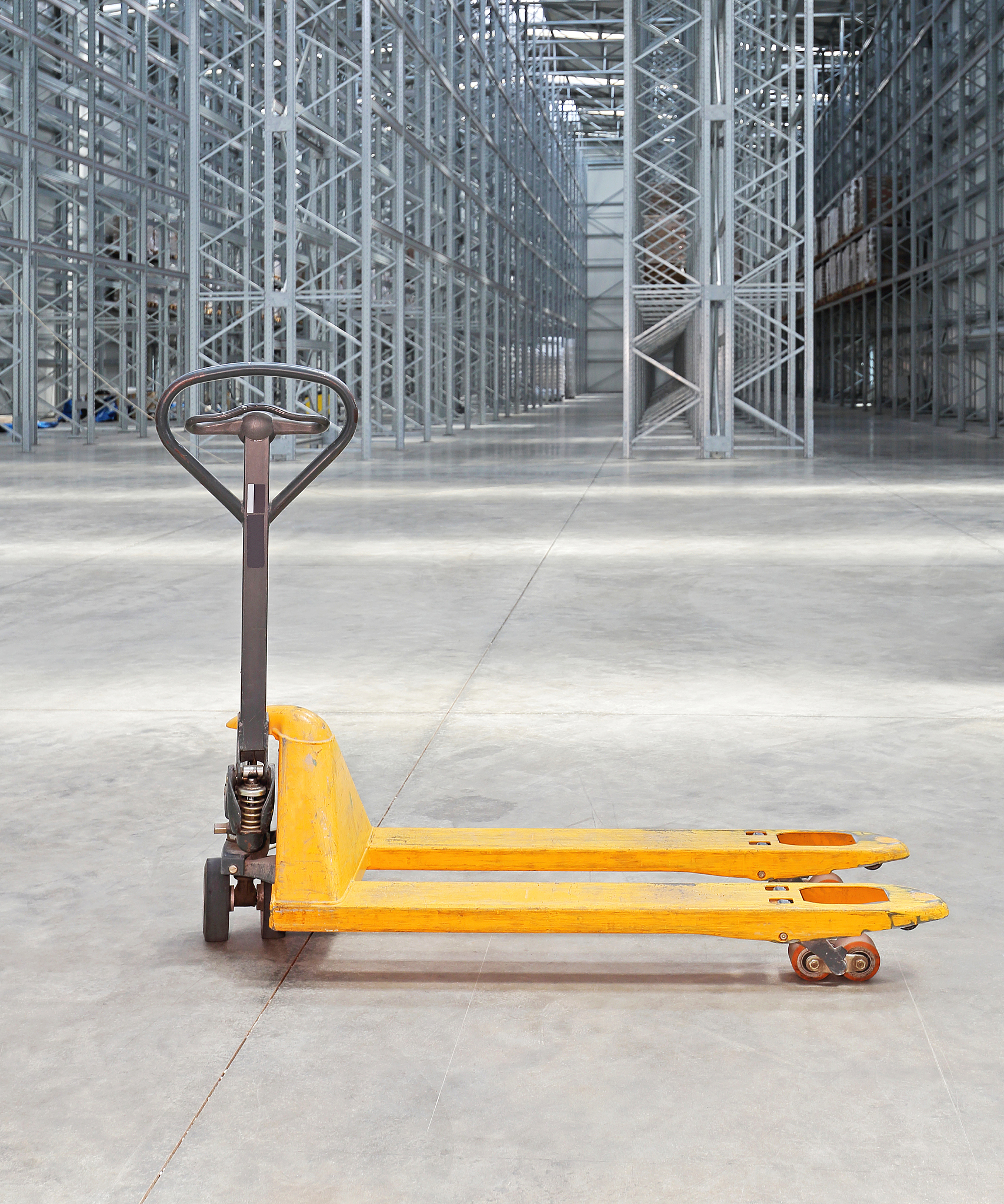 半电动堆高车优缺点分析：适用场景及购买建议