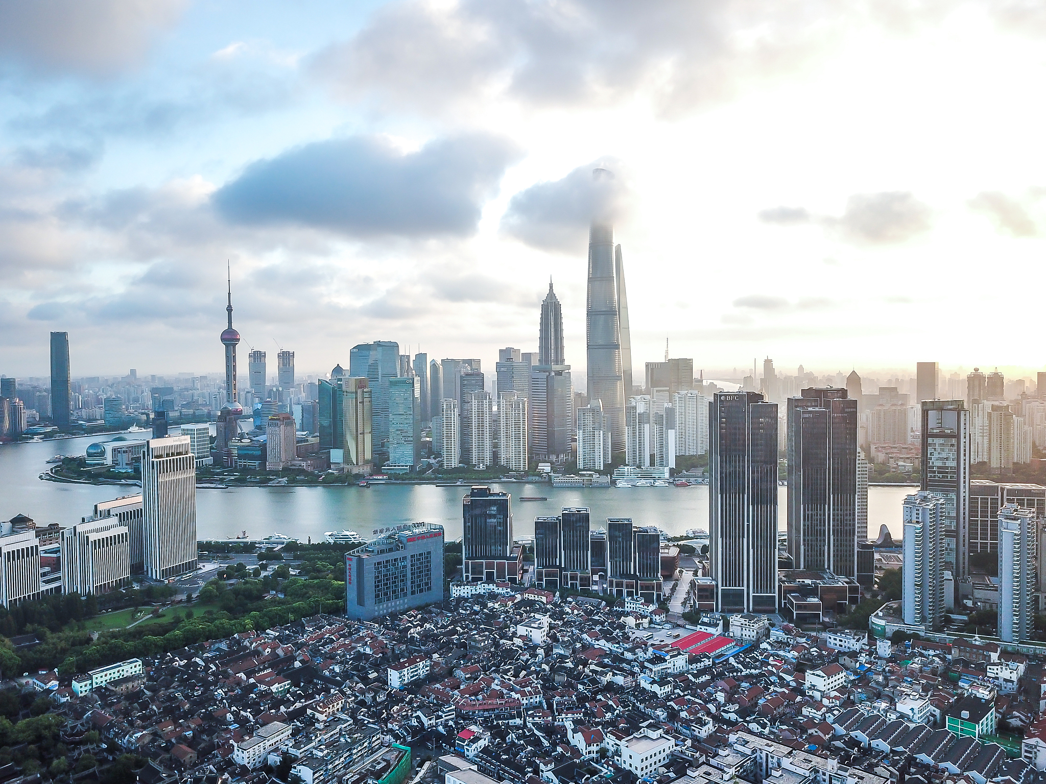 起一个名字内容以中国城市行为主题每个城市以拍摄城市宣传片的形式宣介中国。