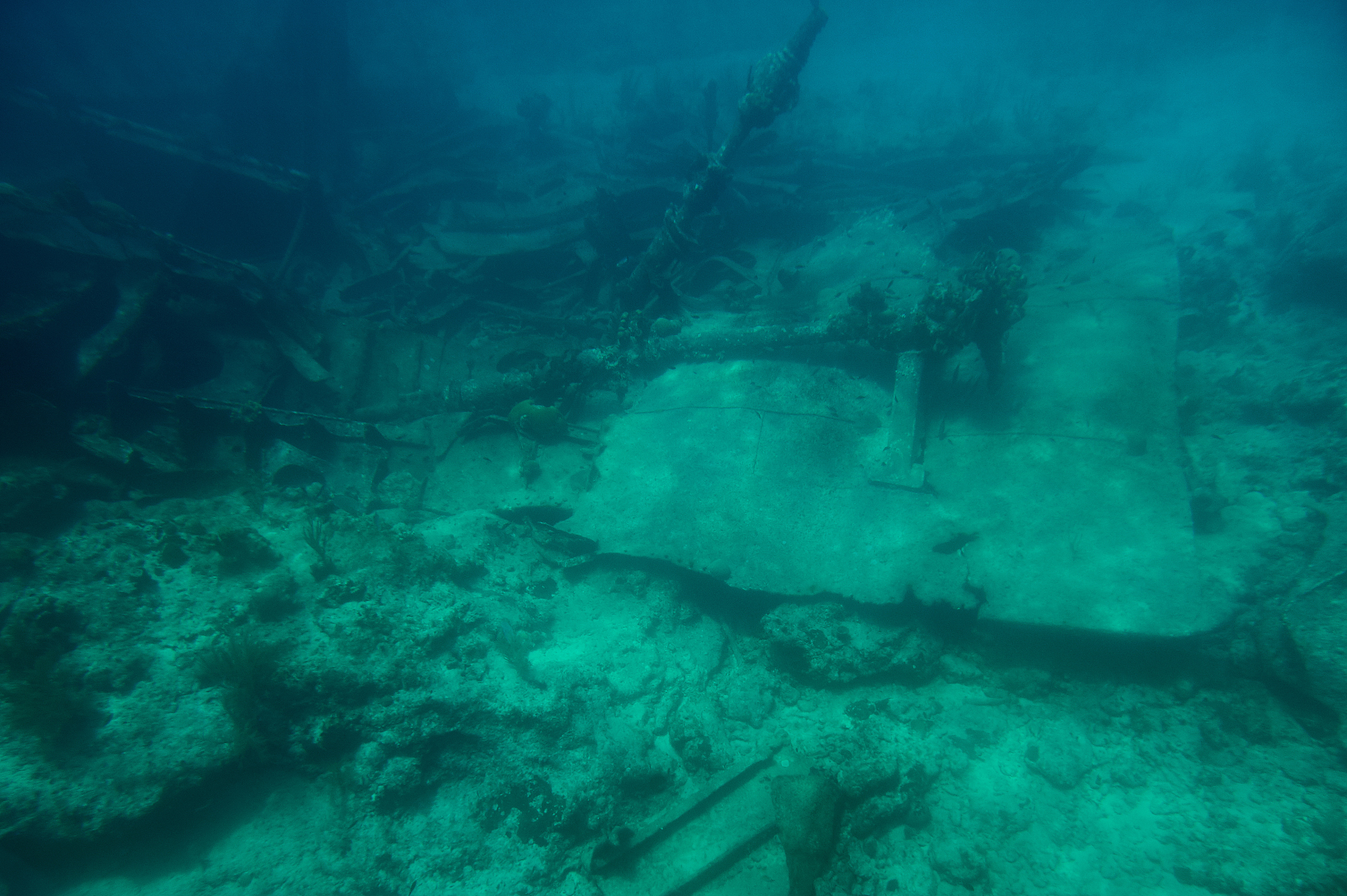 shipwreck on bottom of caribbean sea