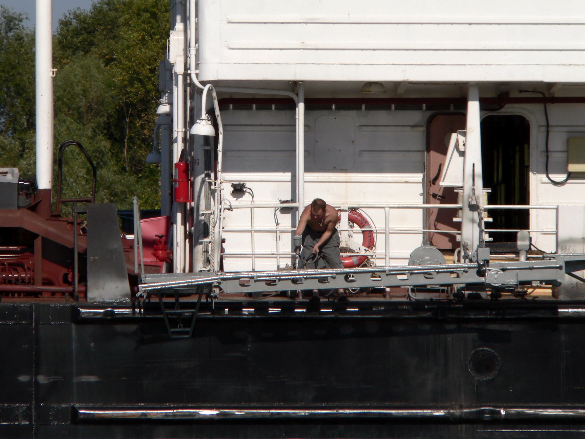 你是船体专家请问plating 与plate再描述船板时有什么区别