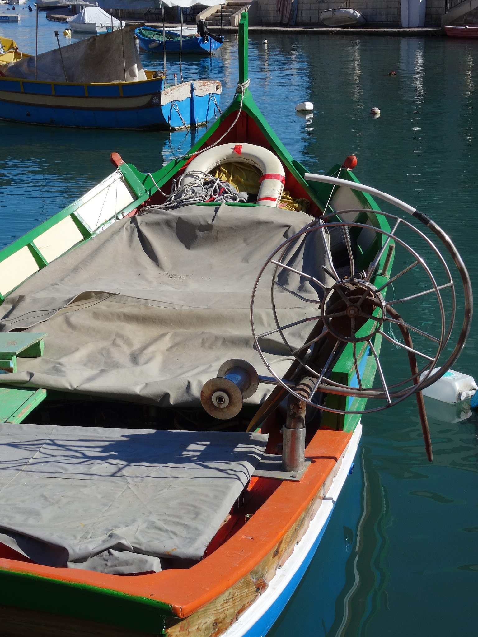 帮我设计一个DIY水上消防船假期班的简介