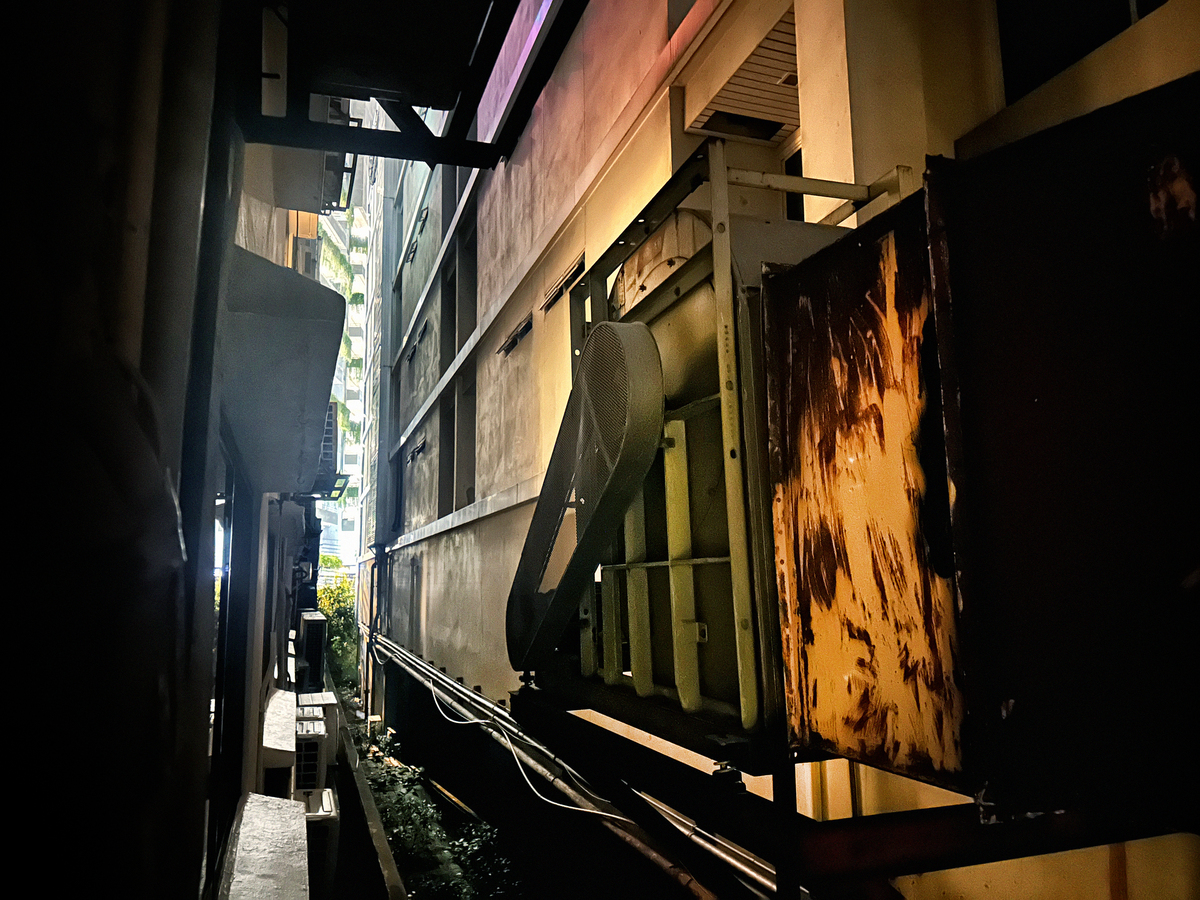 铁路博物馆酒店街景：废弃铁路旁的活力空间