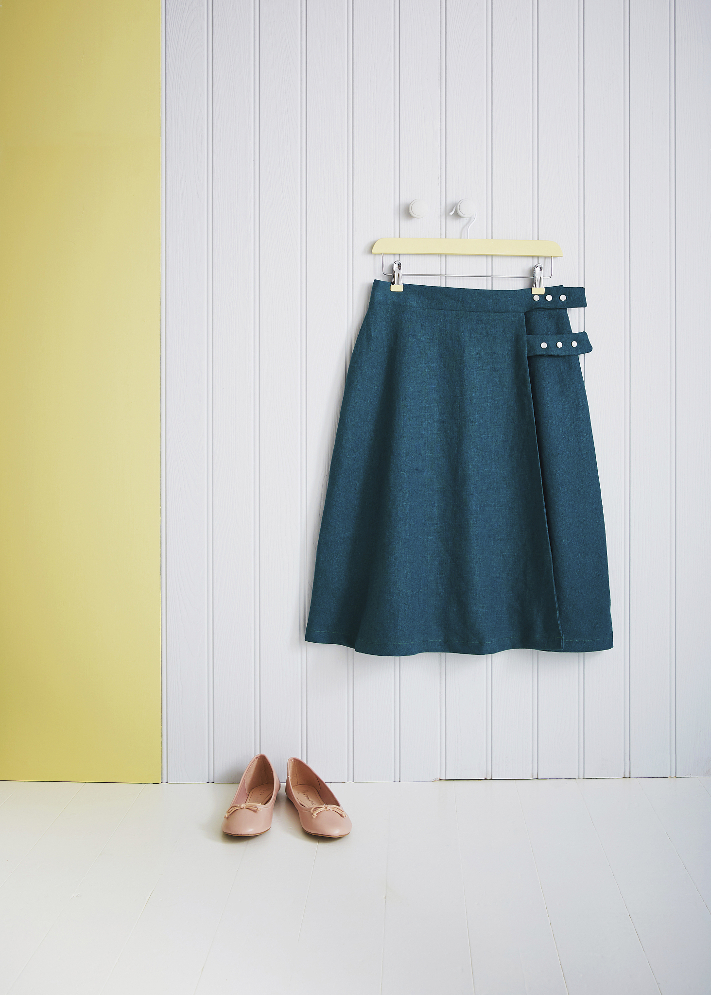 压褶半裙！重工高端女装显瘦撞色印花直筒开叉百褶半身裙女 写出小红书种草文案已顾客的角度写出需求及痛点