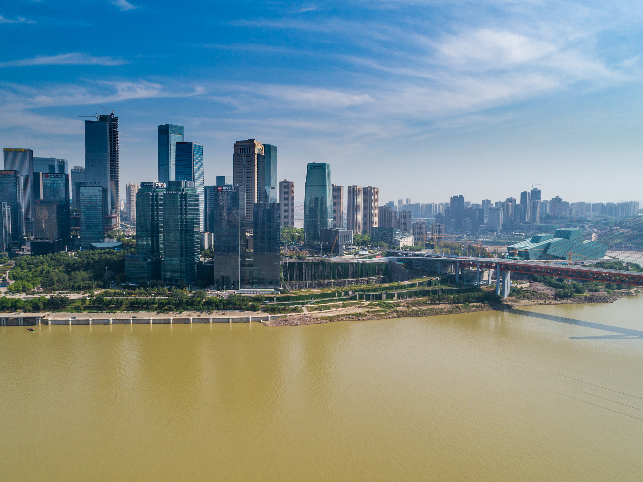 重庆航空学校视力要求：报考飞行员和机务人员必看