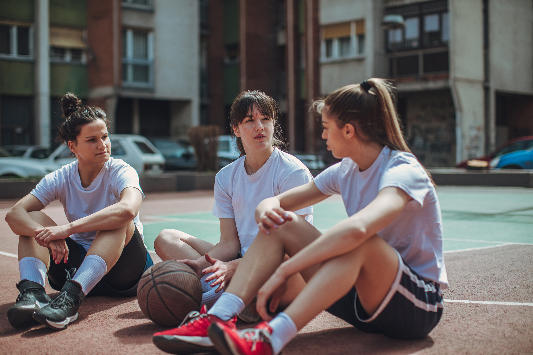 学霸篮球队长与拽女孩的校园恋爱：任吴瀚和王壹壹的故事