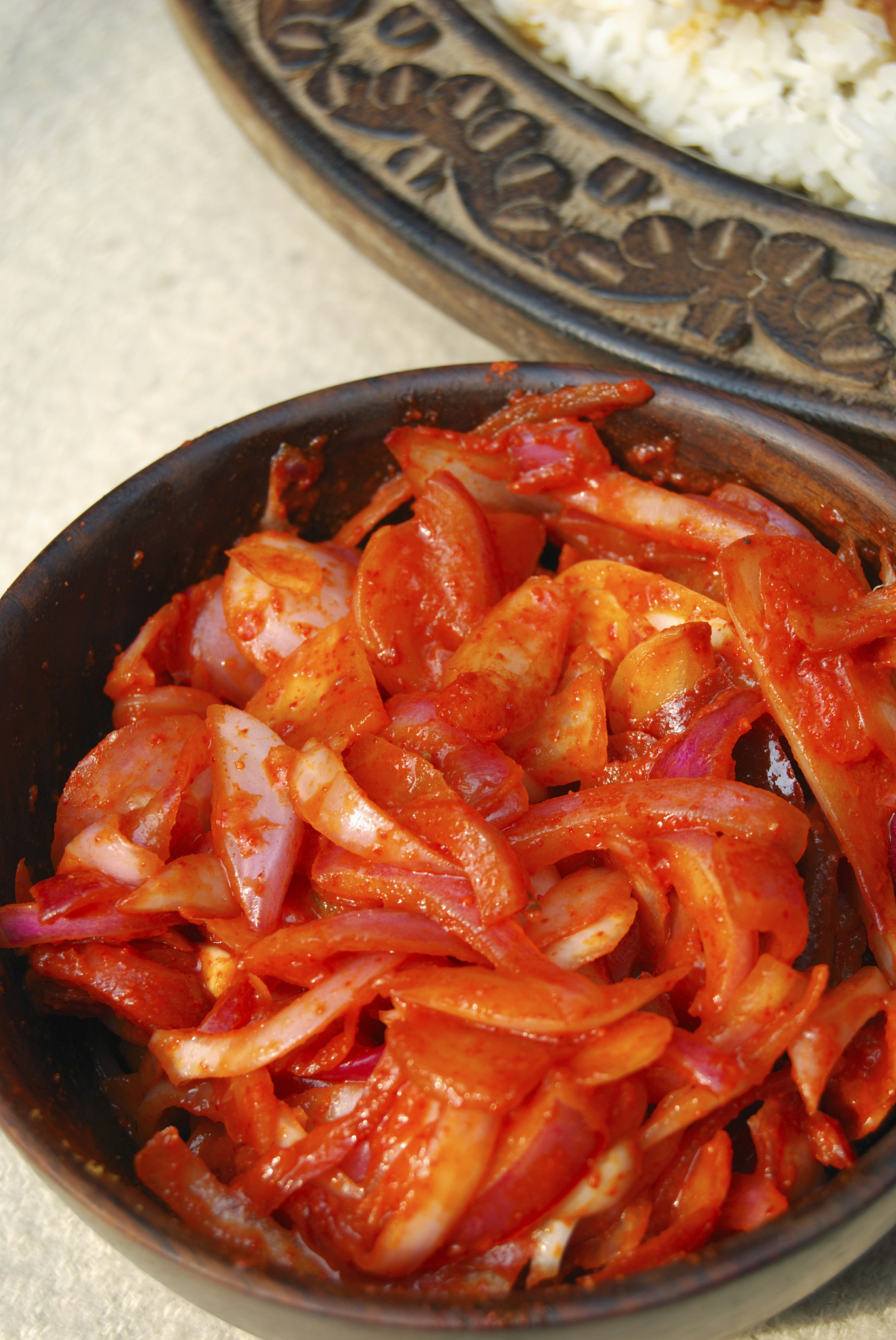 kashmiri chutney is a combination of onion, carrots, spices mixe
