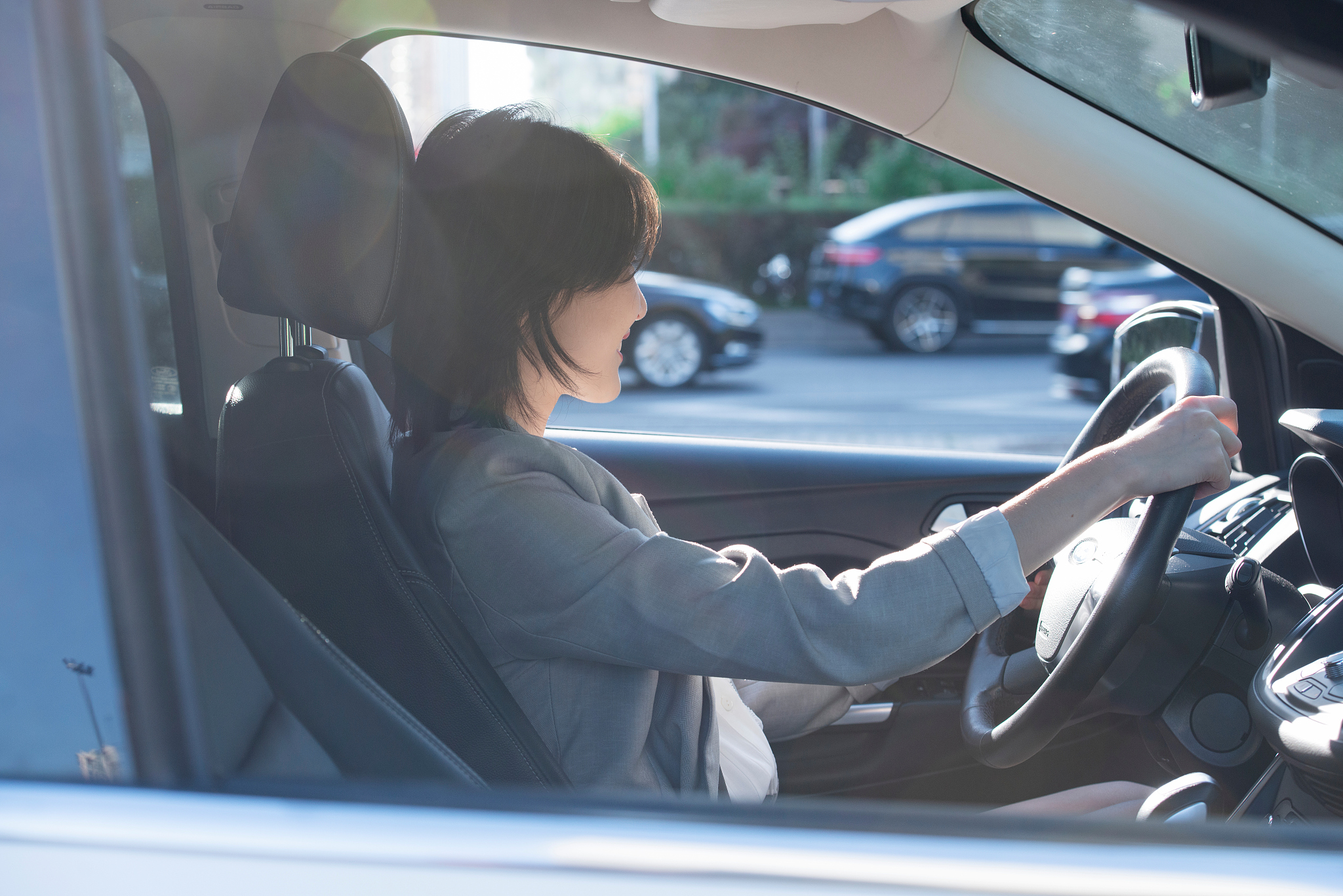 女司机：职业选择，打破传统，迎难而上