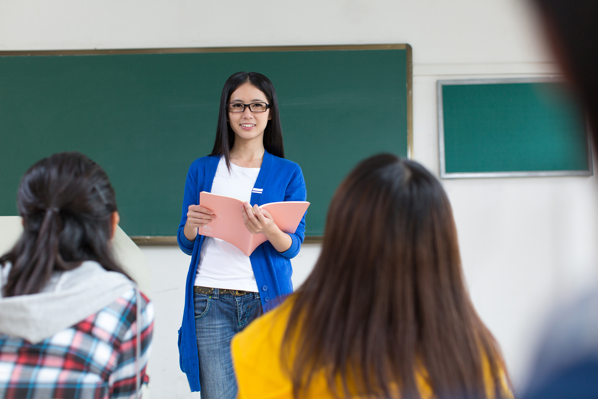 初中毕业女生学啥好