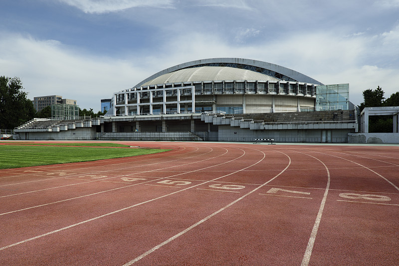 大学饮料广告分镜头脚本：青春活力运动主题