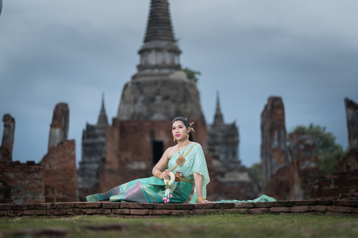 我：Im from Thailand Ive been to your country朋友：I have not been to Thailand But women in Thailand are very beautiful 我该如何回答？