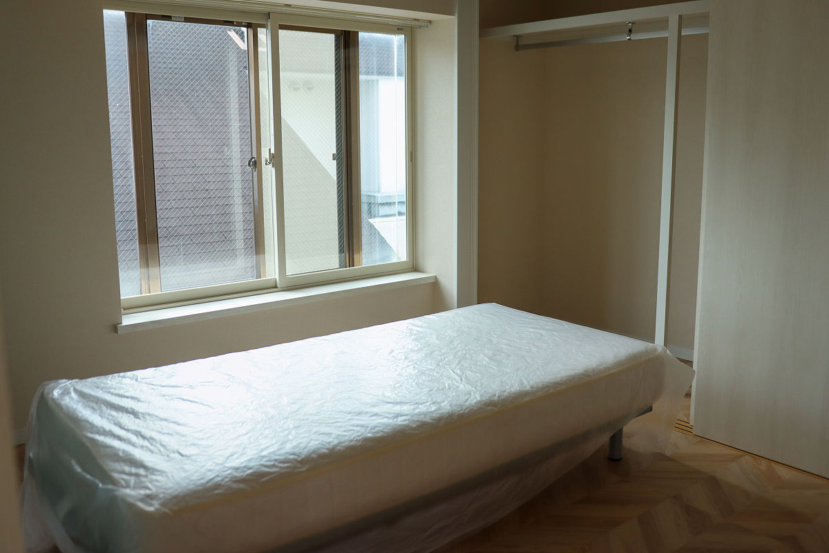 三个人怎么租两间房