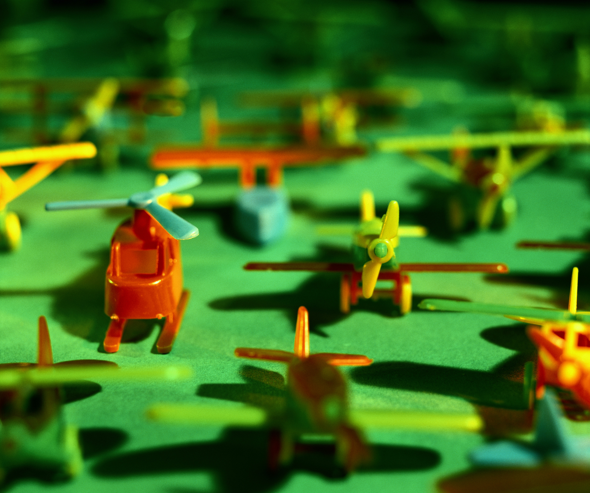 10公斤物体从20米高空坠落，冲击力有多大？能用手接住吗？