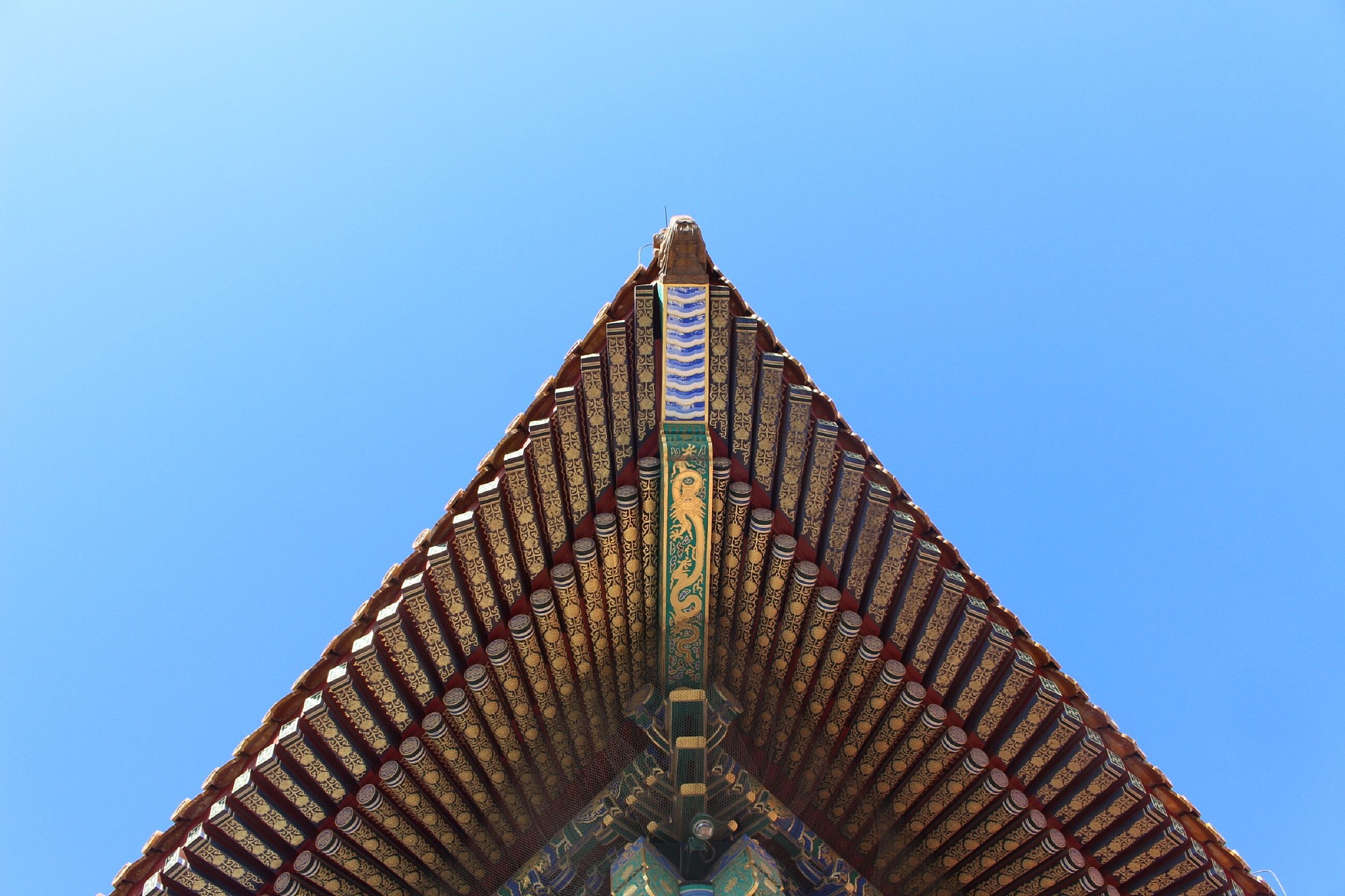中国建筑传承与发展一、引言 1 研究背景和意义 2 研究目的和方法二、中国传统建筑的概述 1 定义和分类 2 建筑特点和特色 3 建筑形态和结构三、中国传统建筑的可持续性发展 1 建筑材料的可持续性 2 建筑技术的可持续性 3 建筑设计的可持续性四、中国传统建筑的传承与保护 1 传承的意义和价值 2 传承的现状和面临的挑战 3 传承