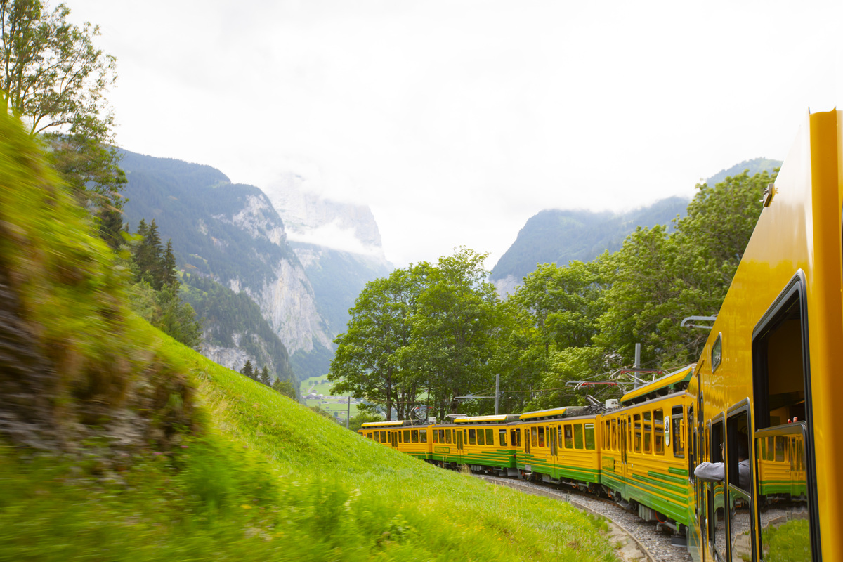 瑞士齿轨火车：山岳旅行的独特体验
