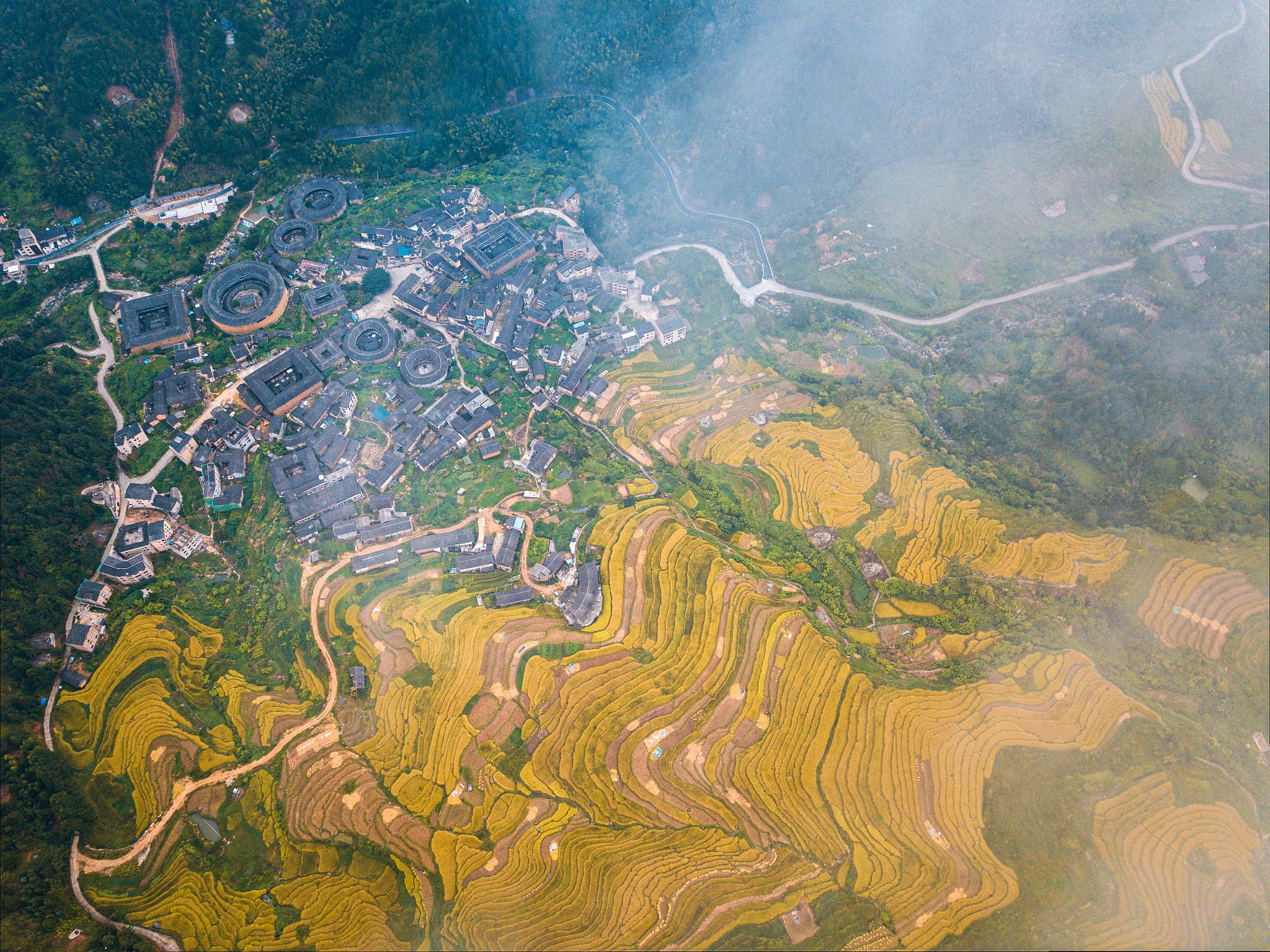 龙岩市媒体曝光求助热线电话是多少？老百姓有困难怎么办？回答必须300字左右