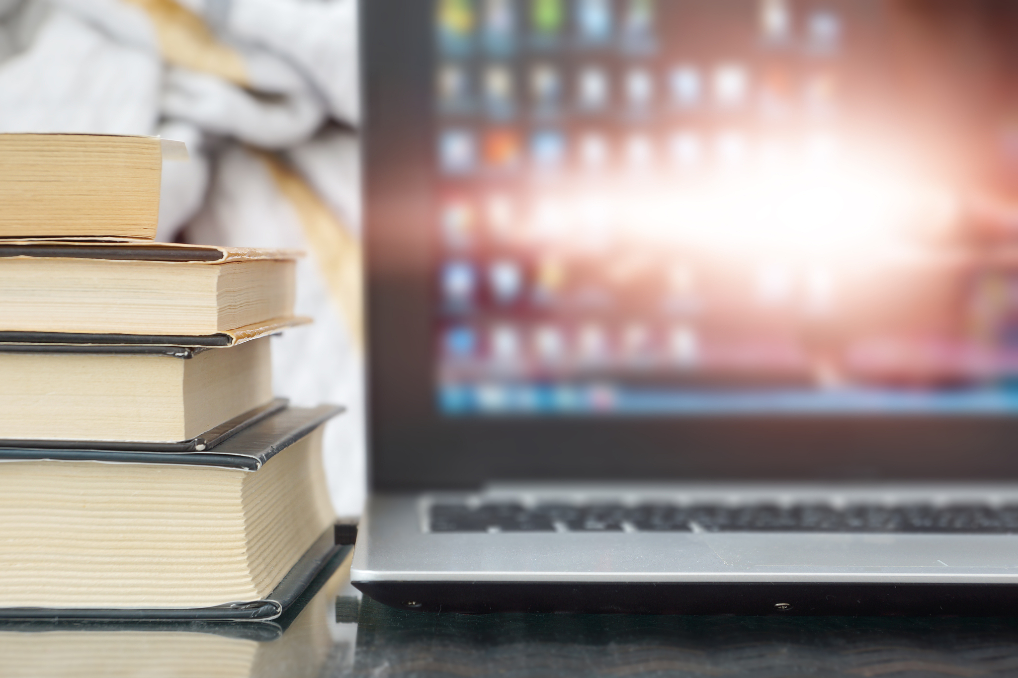 一名考研学生你想要考计算机专硕的研究生可以选择的学校和专业以及初试的科目有哪些？请列举下