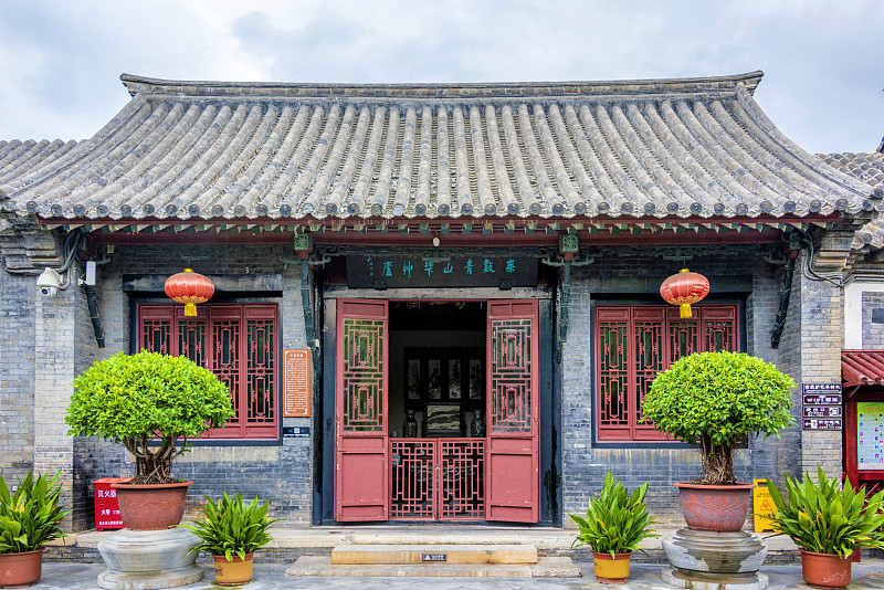 潍坊商业学校地址及乘车路线 - 如何到达学校？