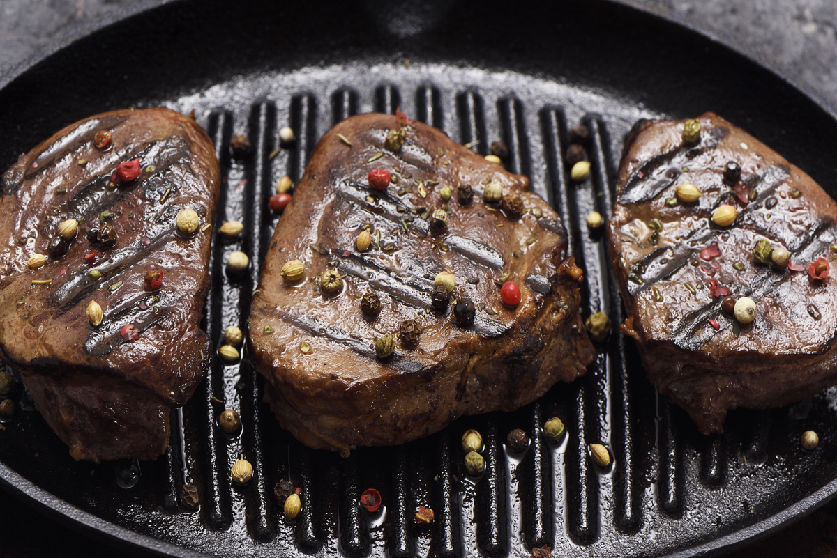 哥伦比亚美食之旅：烤肉和神秘圆形菜肴