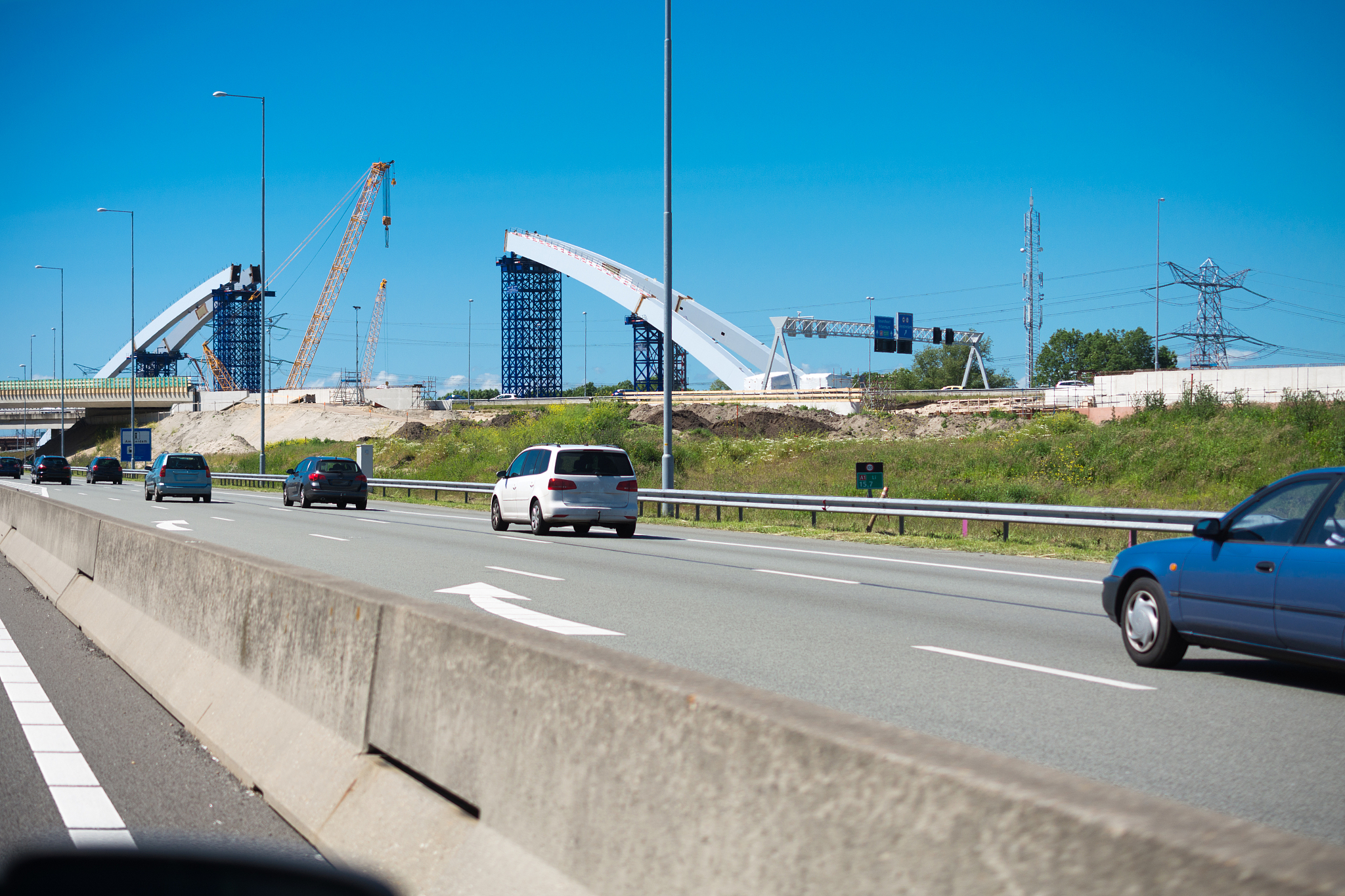 欧洲道路和桥梁结构健康监测项目特点