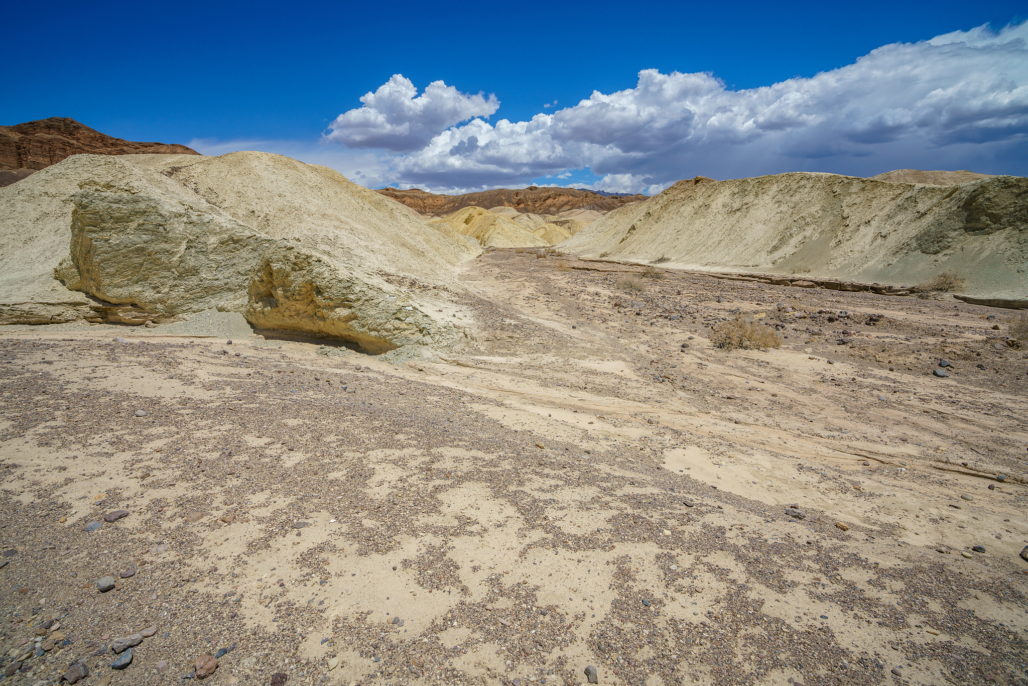 设计实现两台三相异步电动机1M2M的联锁控制电路要求;1当1M启动后2M才能启动22M启动一段时间后1M自动停止2M不停止写出电器动作顺序元器件选择操作步骤