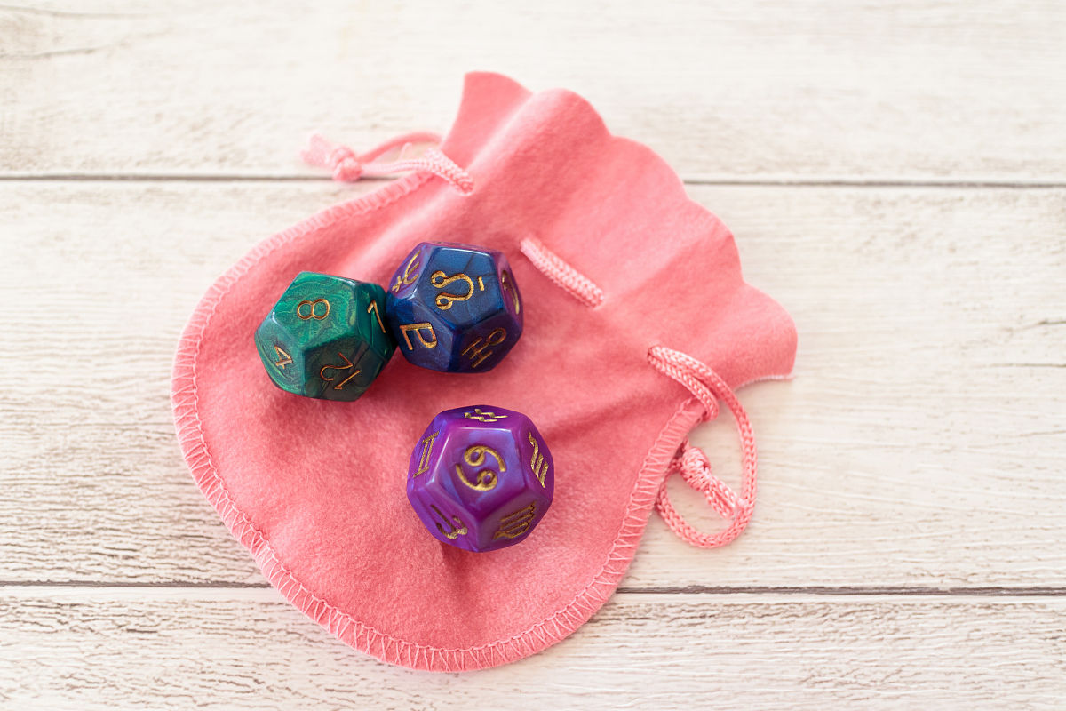 星座骰子提问他对她是怎么想的？占星骰子结果月亮金牛座5宫