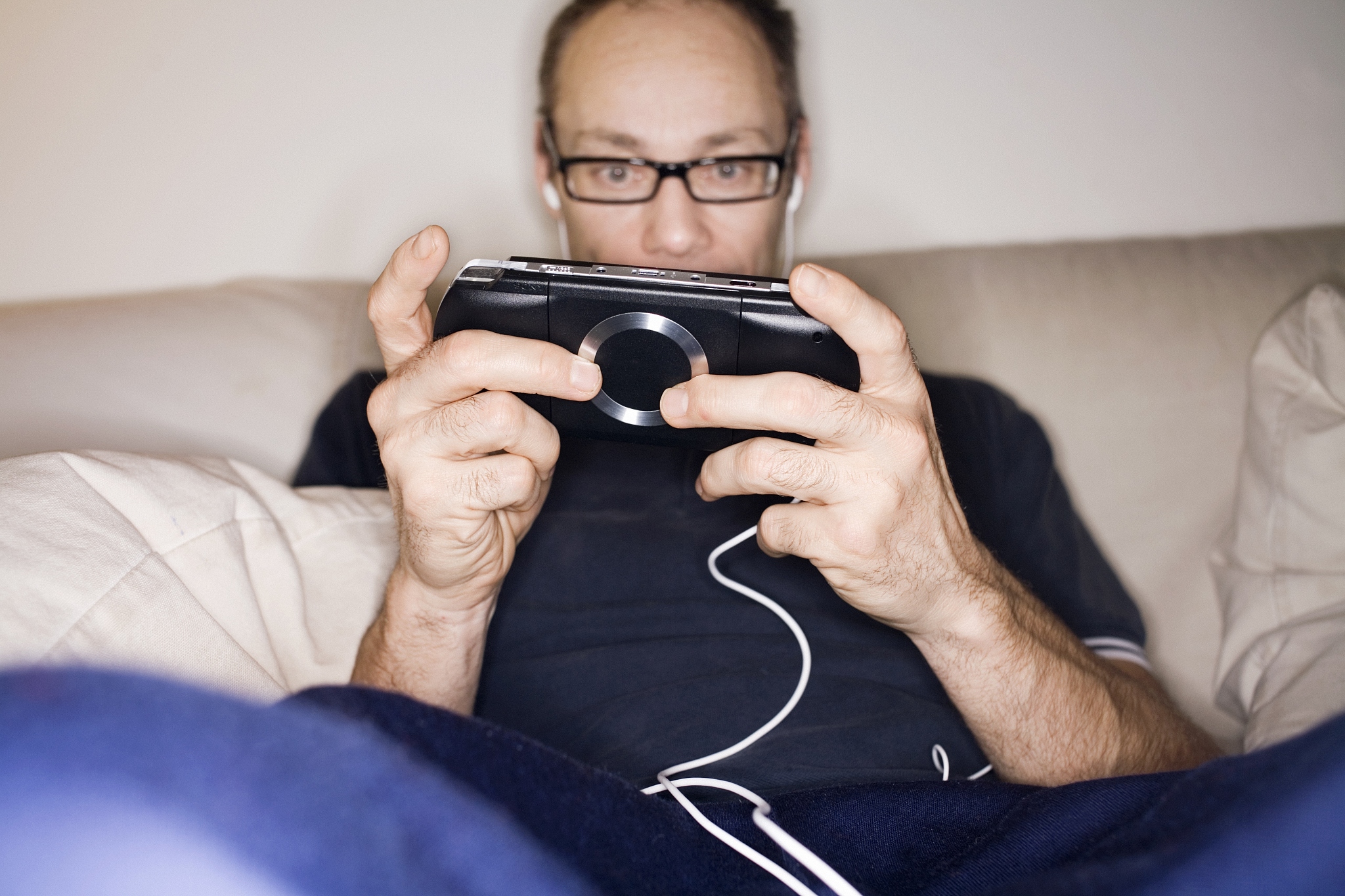 英文润色以下句子使其表达更学术化。PurplesweetpotatoanthocyaninsPSPAareeffectiveantioxidantsOurstudyshowedthatPSPAhasgoodinvitroantioxidantactivityandstabilityandtheantioxidantactivitywaspositivelycorrelatedwiththeconc