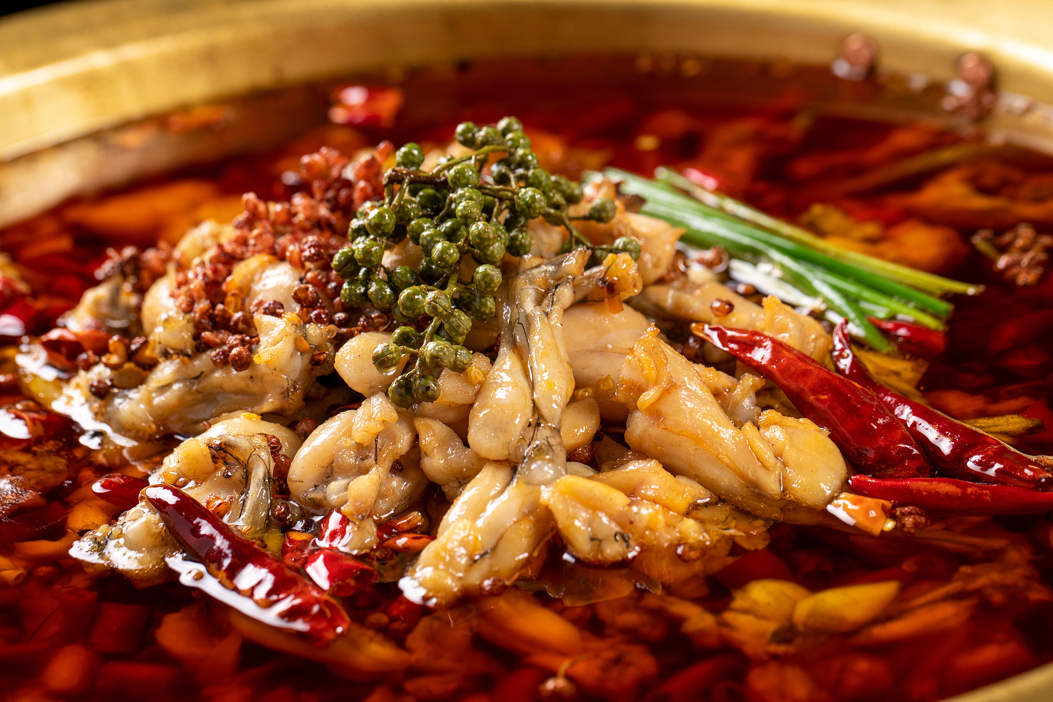 50字蒜香牛蛙：鲜嫩美味，回味无穷！