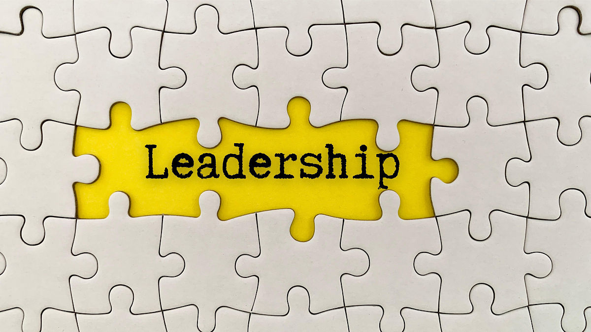 Coin Transformation Puzzle: 10 Coins, 3 Days, How Many Apples?