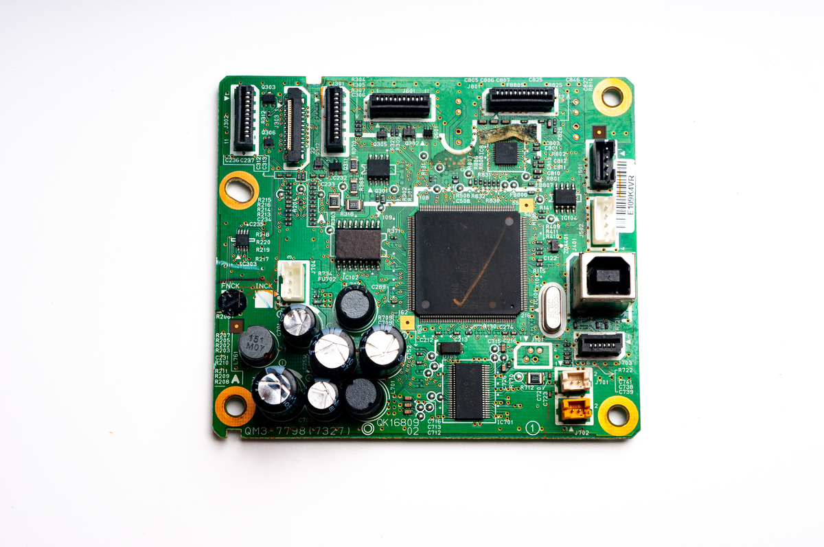 简述简述基于低频读写器芯片EIM4095的读写器硬件设计方案