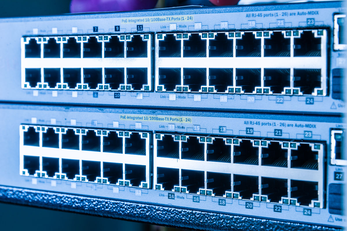 主机A知道主机B的MAC地址后怎么传输的？MAC层的传输不是点到点吗只能同一条链路下传输才对不太理解这个传输过程