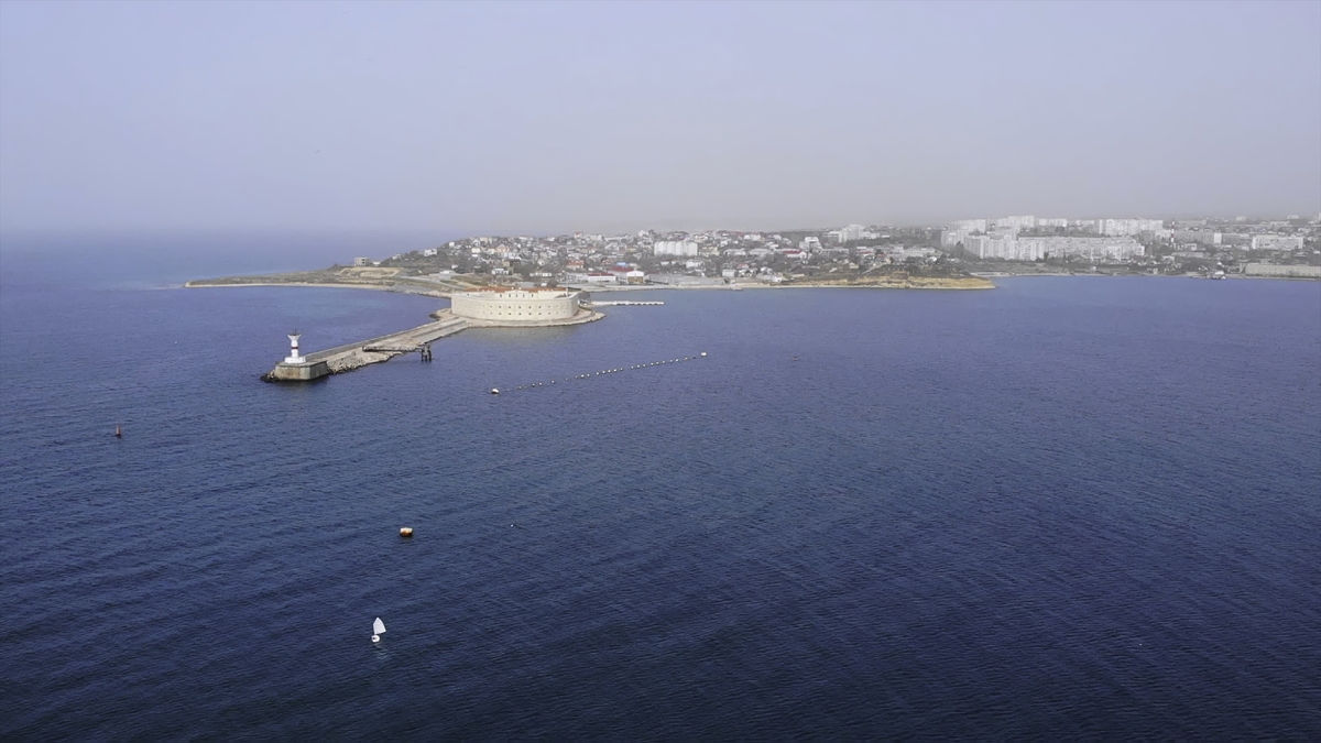 从空中俯瞰塞瓦斯托波尔湾的科斯坚京诺夫斯卡亚炮台.
