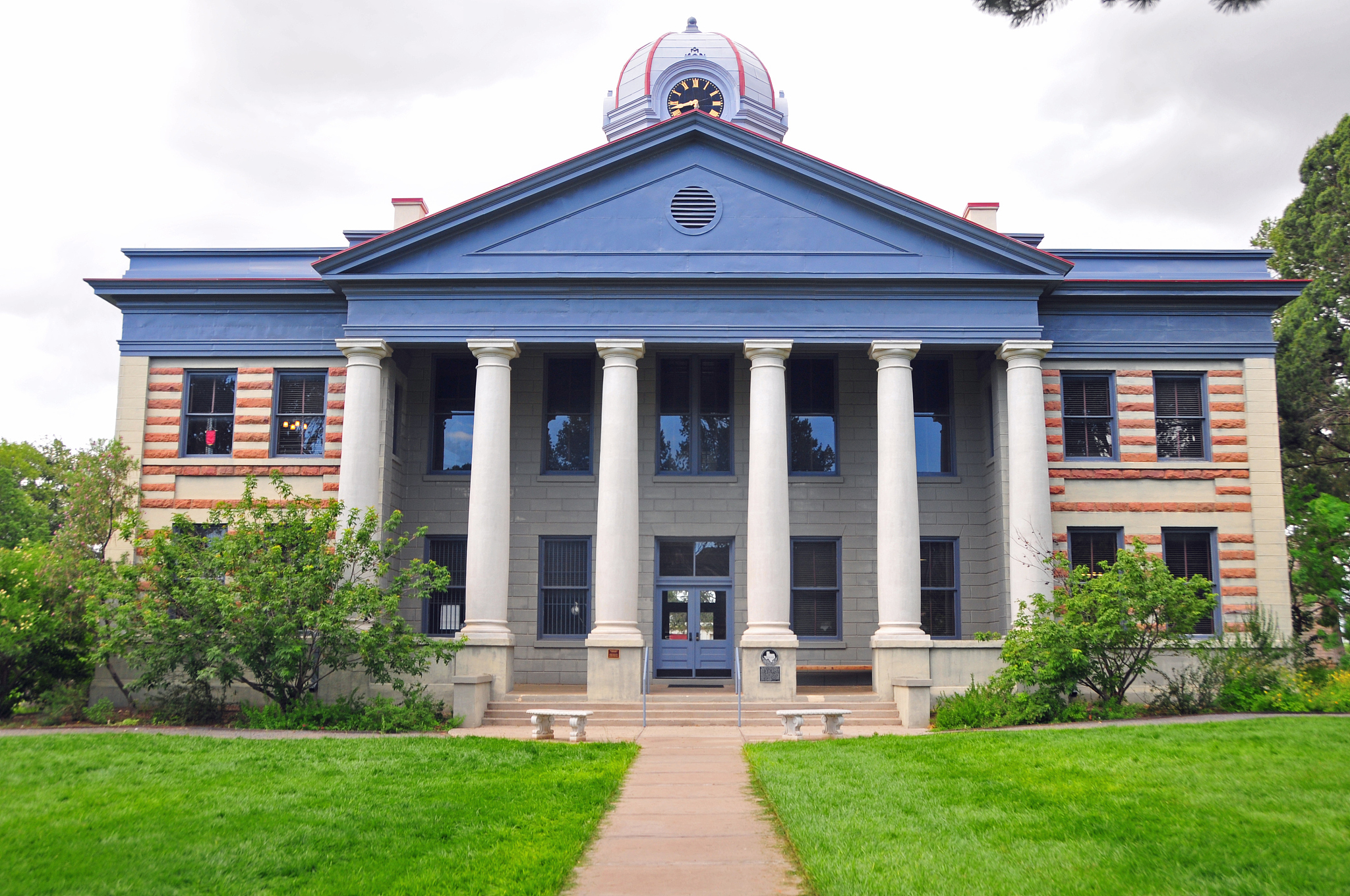 courthouse in session with old town look