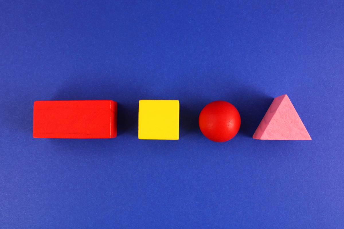 小班科学活动：形状分类，让孩子玩转观察与思考