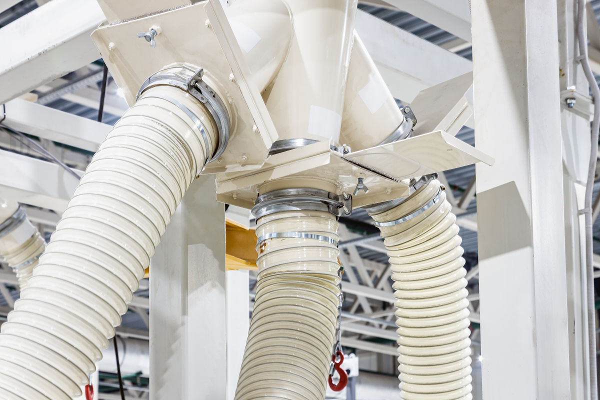 写一篇上海卢班通风讲解流线型通风天窗与薄型通风天窗区别的文案不要出现极限广告词