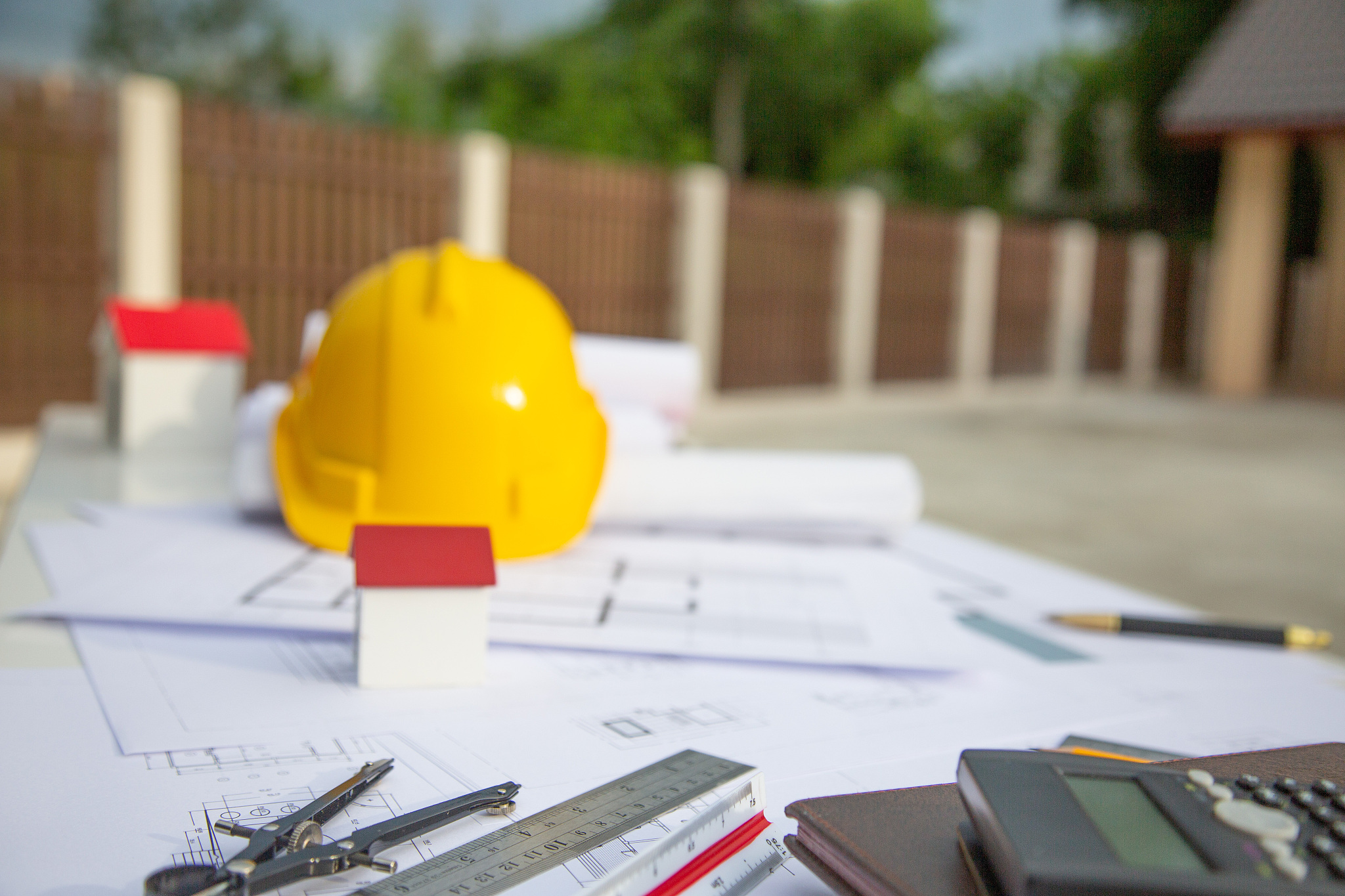 造价工程师的职责和作用：建筑行业及其他领域