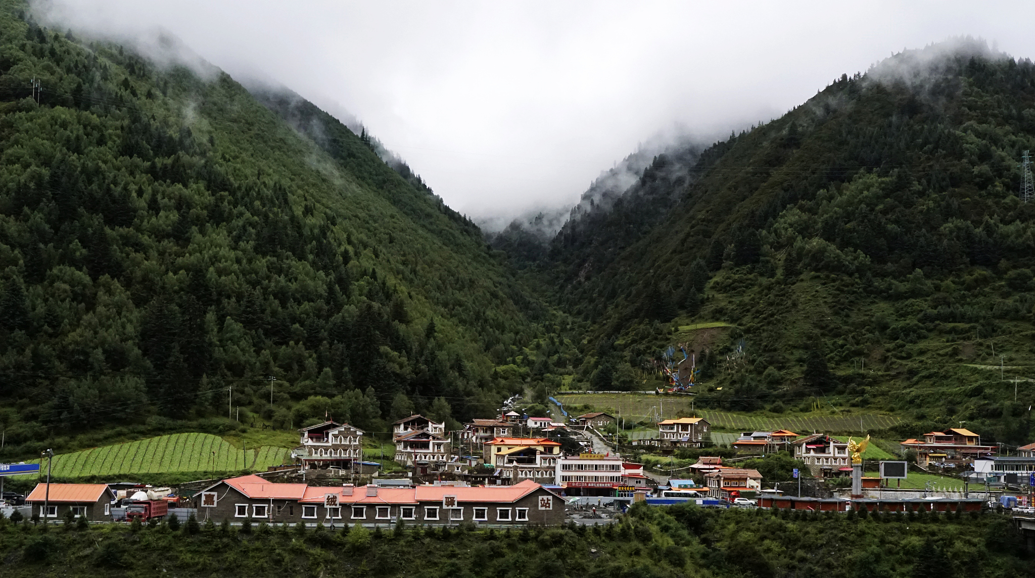 绵阳-康定-格拉底姆-新都桥-墨石公园-丹巴-四姑娘山-绵阳一共的公里数