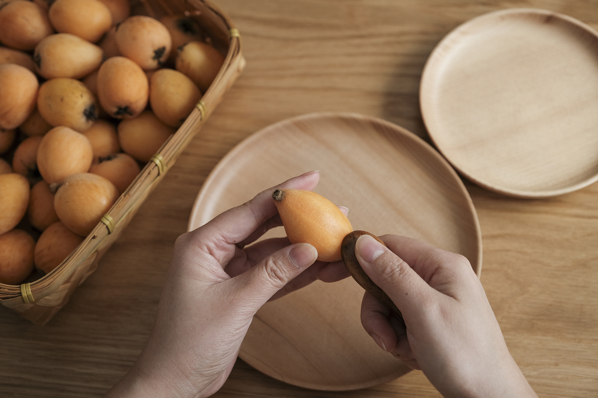 枇杷工业去皮方法：物理去皮为主