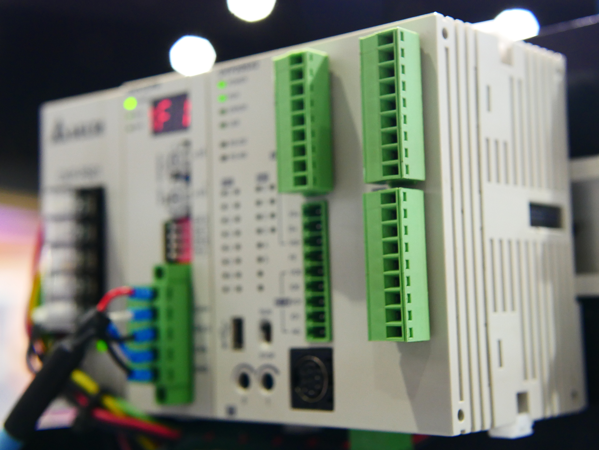 高性能RGB灯带控制器，支持485通信，最大电流30A