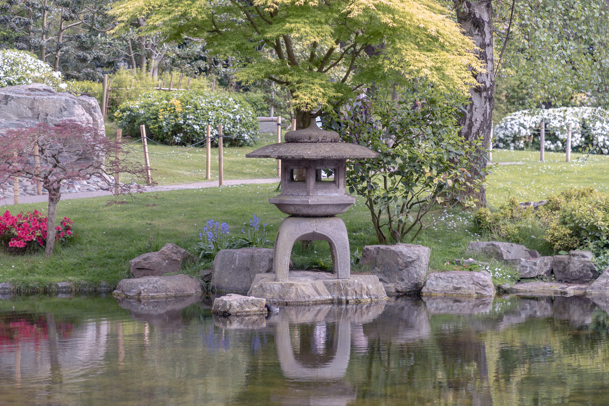 Yu Garden English Guide WordsYuyuan Garden is a famous classical garden located in Anren Jie Shanghai The garden was finished in 1577 by a government officer of the Ming Dynasty 1368-1644 named Pan Yu