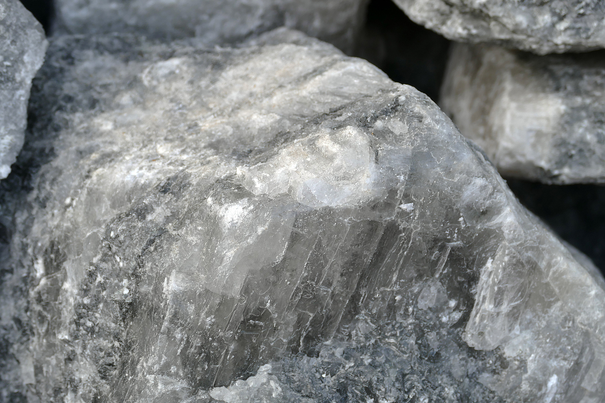 碳酸盐沉积物抗蚀性强吗？回答加解释