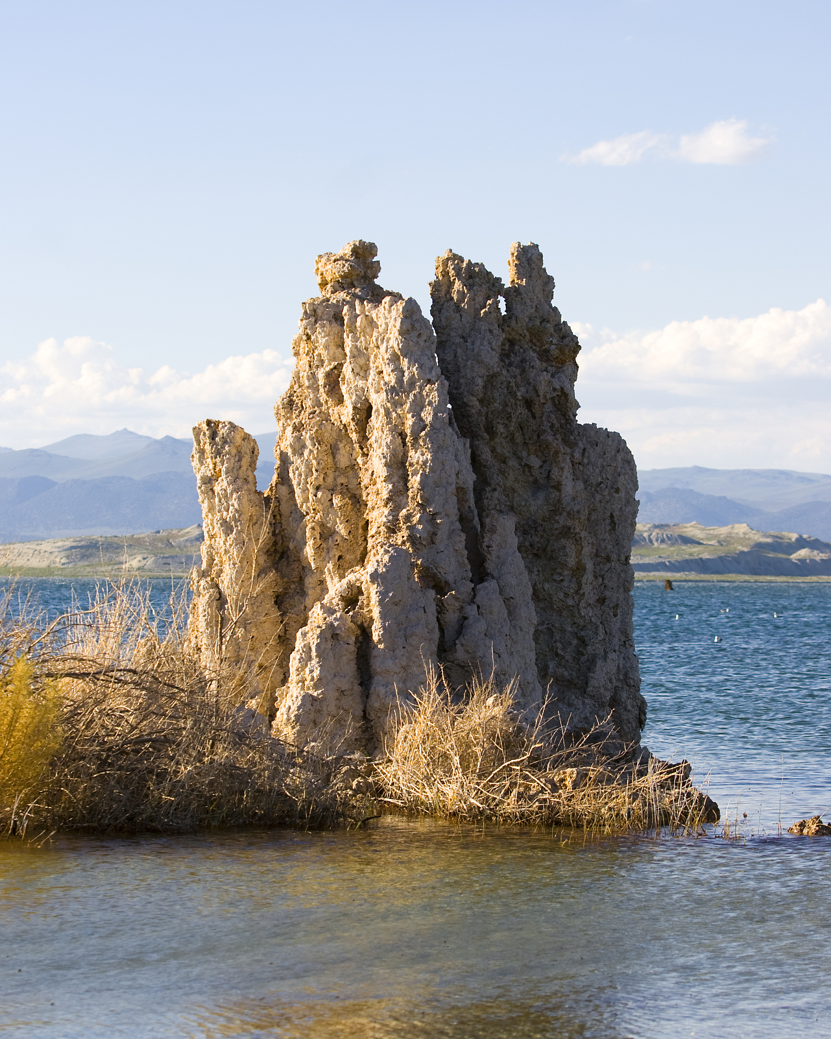 给我推荐一套台式机组装方案给出预算并给出推荐理由