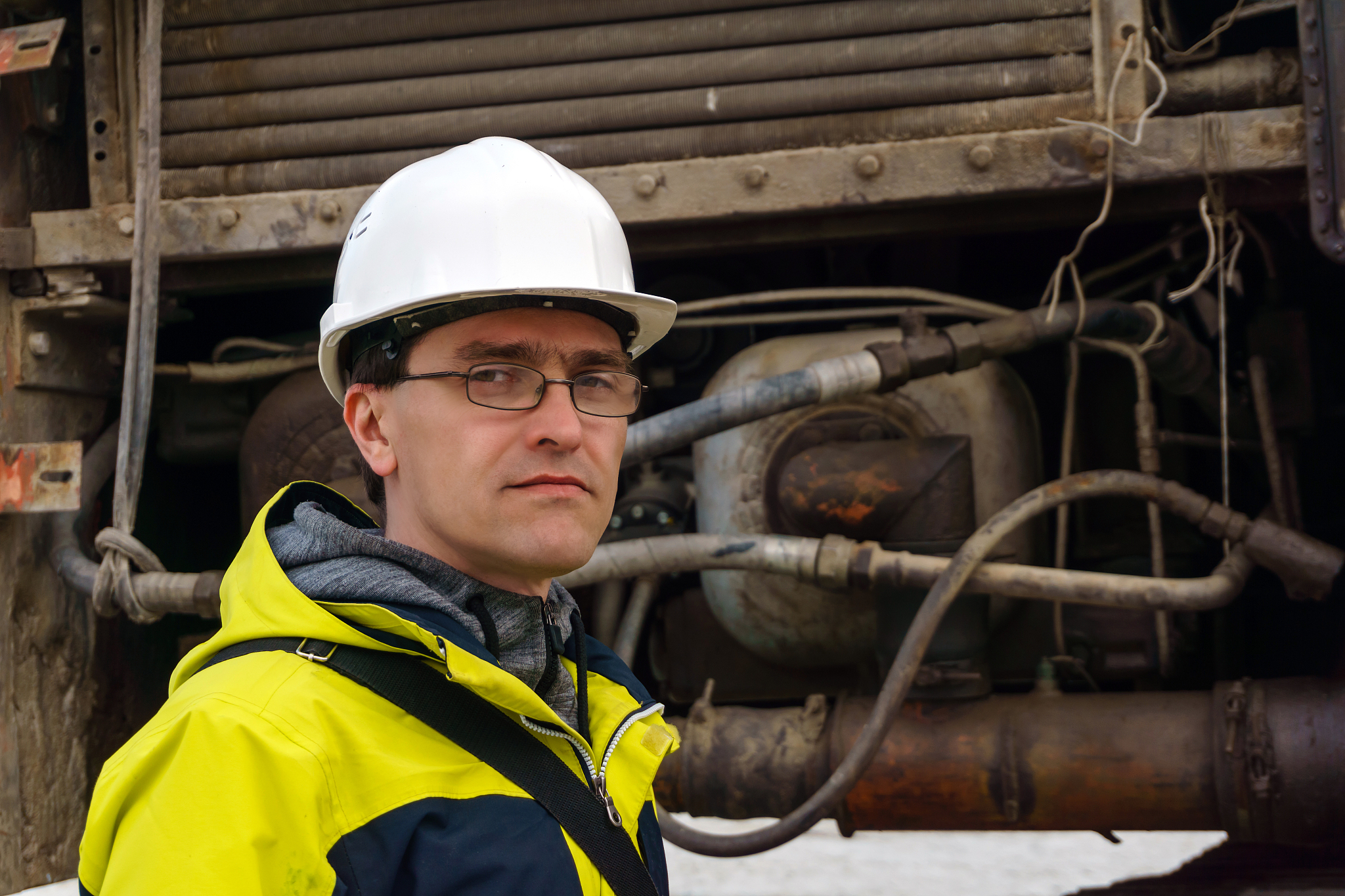 worker on the background of heavy machinery
