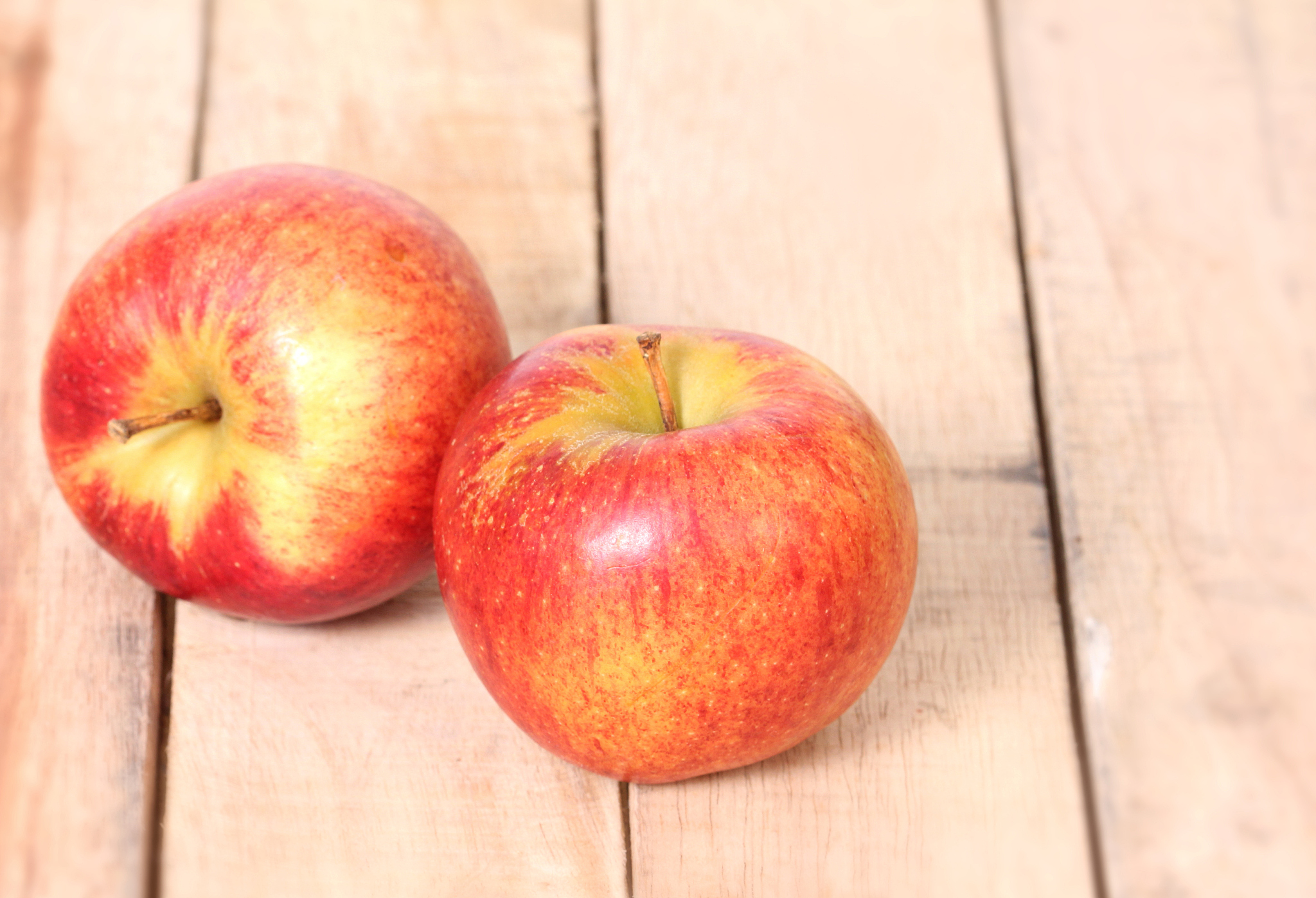 red apple