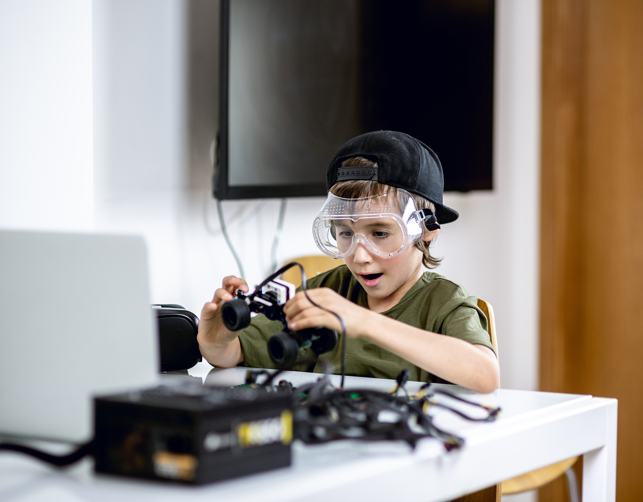 实验教学示范中心：将科研成果和行业技术转化为教学项目