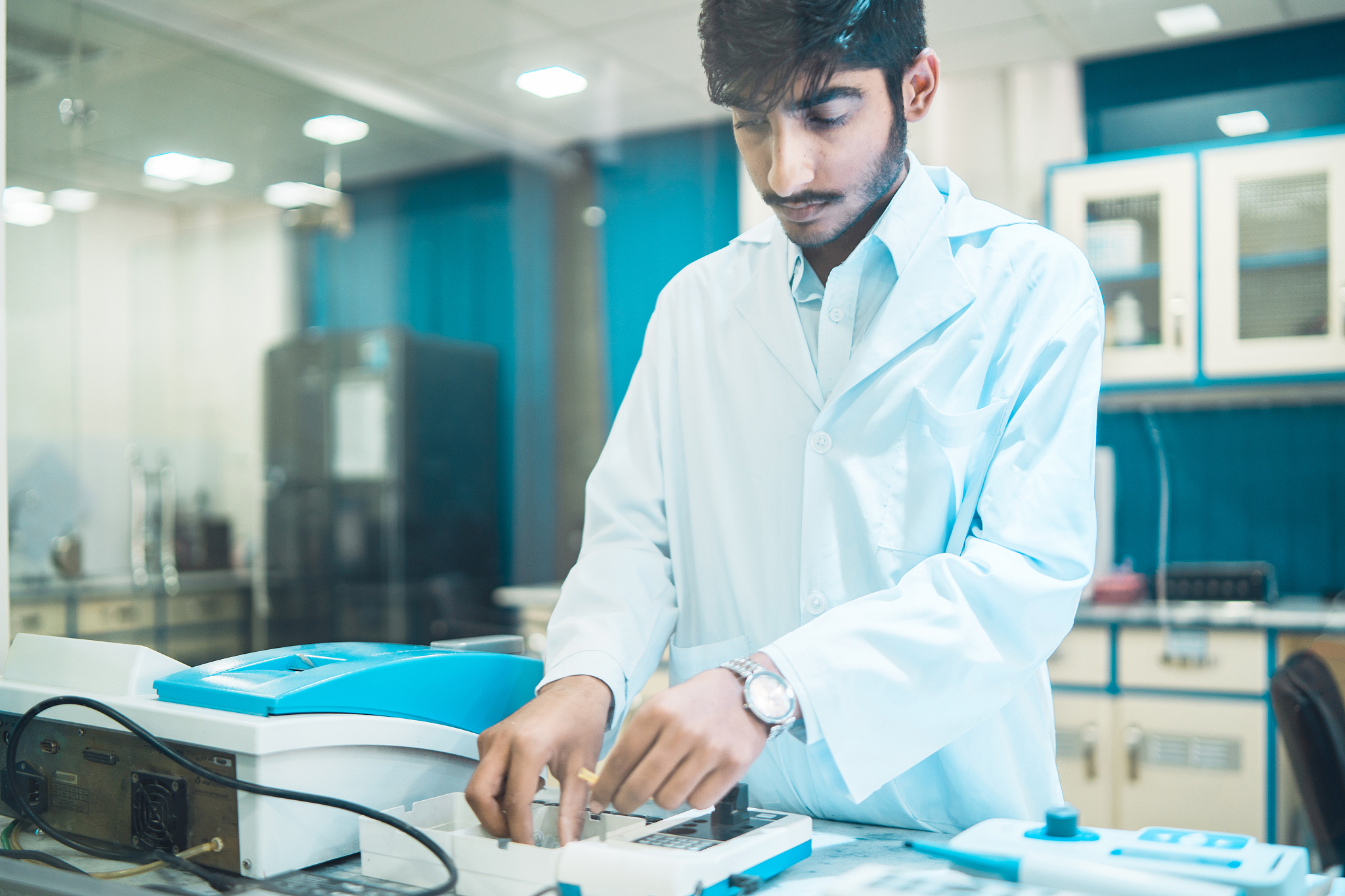 初中毕业学医学检验专业：学校推荐及选择建议