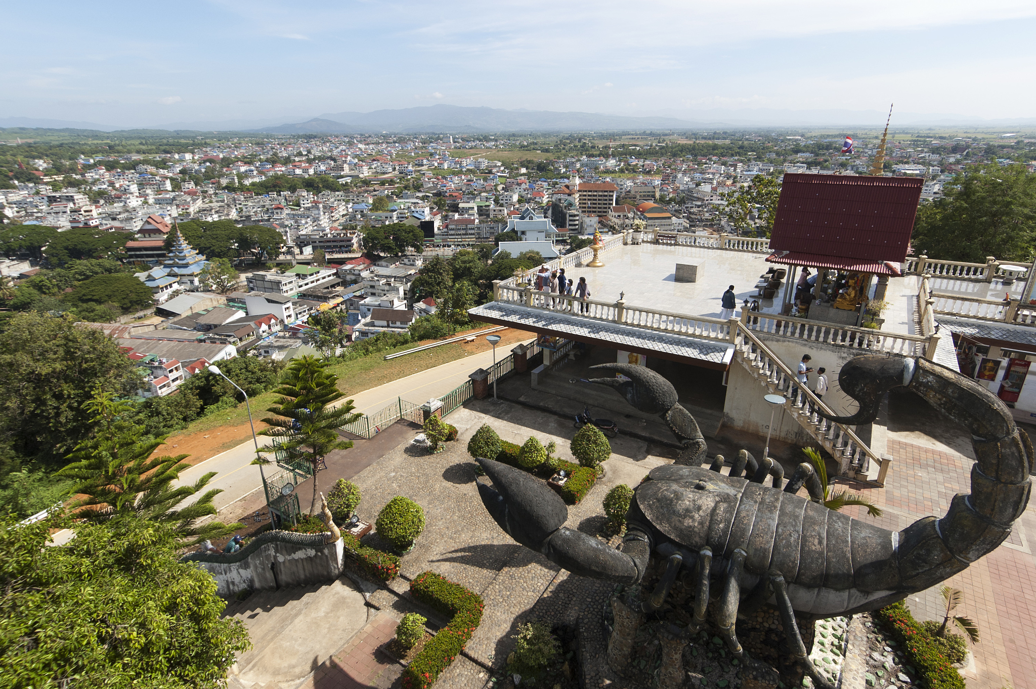 wat phra that wai dao, scorpion statue.