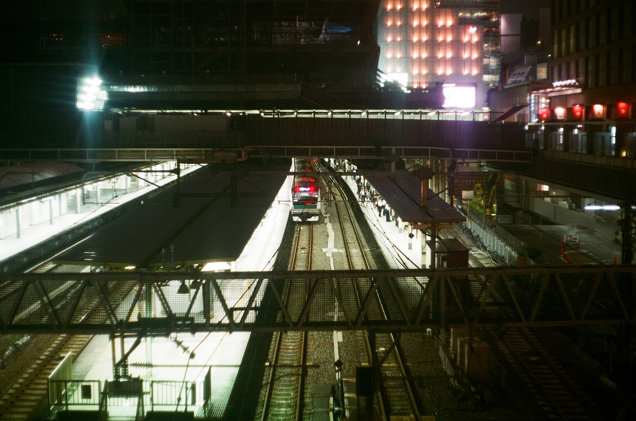 初中毕业读铁路运输票务专业有前途吗