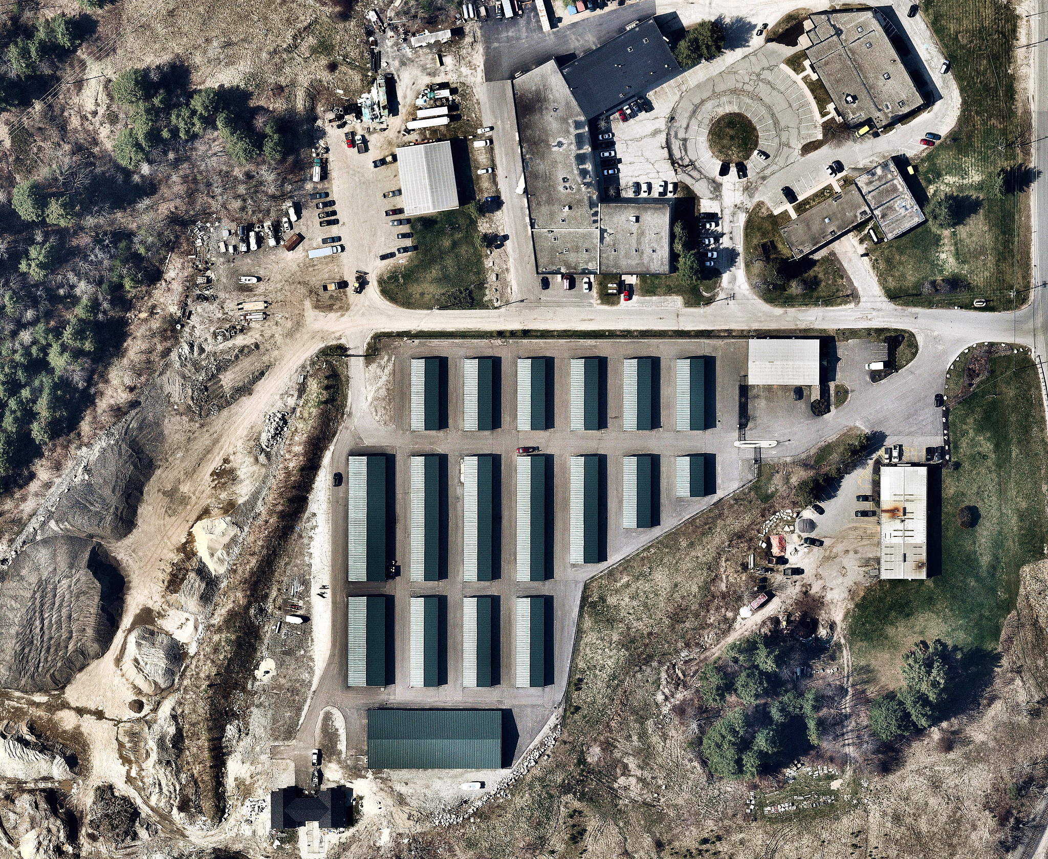 请用science杂志的语言风格帮我润色以下段落：In practical engineering foundations often exhibit viscoelastic behavior Therefore using viscoelastic models to simulate the foundation can more accurately describe its mechan