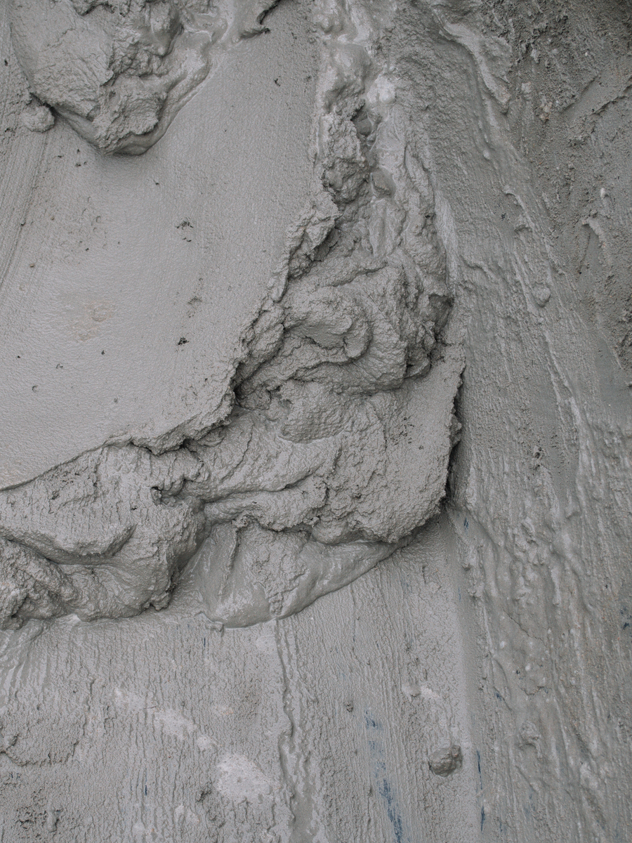 对论文《土木工程中混凝土结构裂缝的产生原因及防治措施》的提纲进行写作